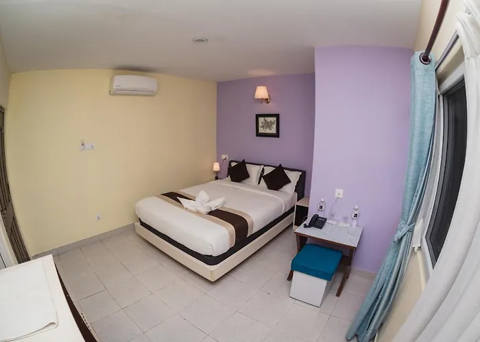 Peace N Park Hotel *