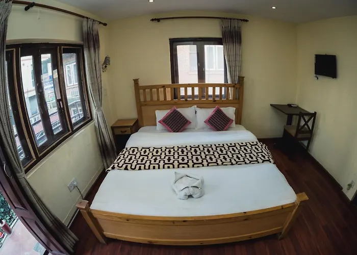 Peace N Park Hotel *